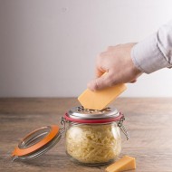 Kilner Γυάλινος Τρίφτης Χειρός με Δοχείο Αποθήκευσης και Αεροστεγές Κλείσιμο 0,5L/ 16x15εκ Kilner Γυάλινος Τρίφτης Χειρός με Δοχείο Αποθήκευσης και Αεροστεγές Κλείσιμο 0,5L/ 16x15εκ